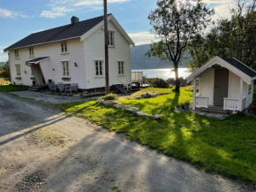 Vettingstua, beautiful house down by the sea.